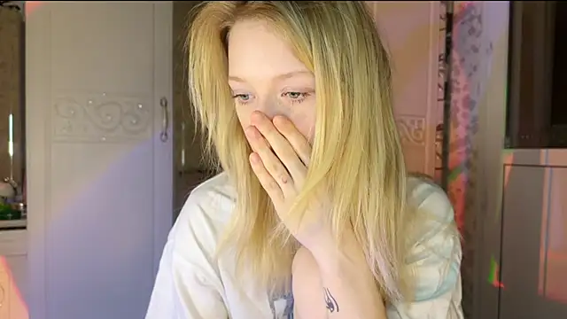 Snapshot of Evvie_Summn1 chatting on March 2, 3:30 pm Evvie Summn1 online show from March 2, 3:30 pm