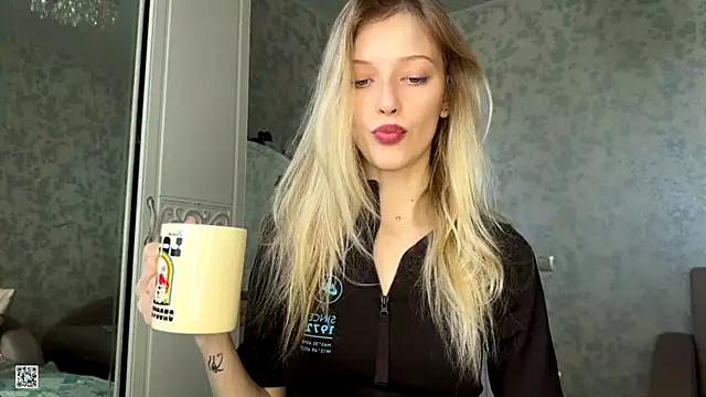 Snapshot of Evvie_Summn1 chatting on October 25, 8:02 am Evvie Summn1 online show from October 25, 8:02 am