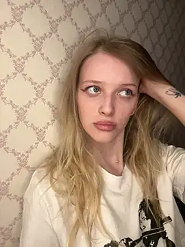 Evvie Summn1 online show from April 21, 1:50 pm