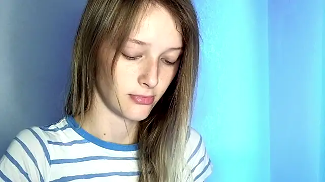 Evvie Summn1 online show from July 27, 4:25 pm
