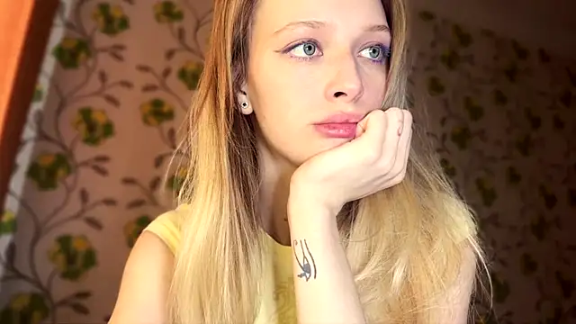 Evvie Summn1 online show from February 26, 5:18 am