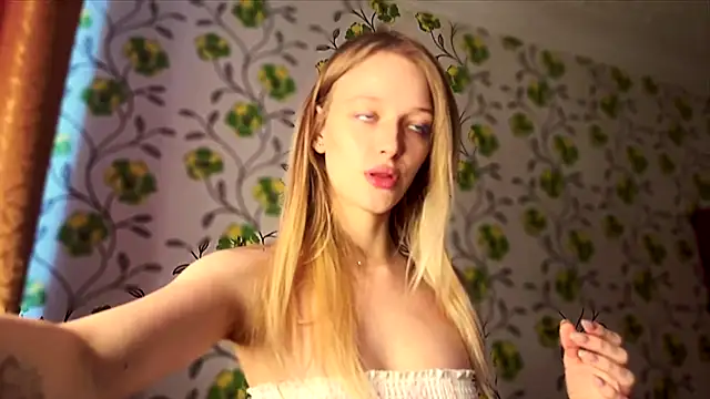 Evvie Summn1 online show from March 31, 8:38 am