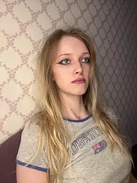 Evvie Summn1 online show from April 3, 2:12 pm