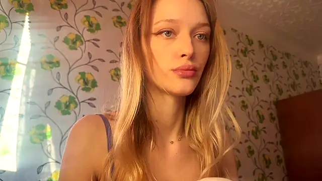 Evvie Summn1 online show from May 5, 3:04 pm