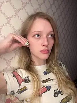 Evvie Summn1 online show from April 19, 2:40 pm