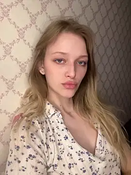 Evvie Summn1 online show from April 17, 3:04 pm