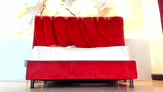 MAISE HILL1 online show from December 19, 1:46 pm