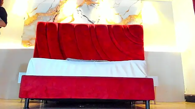 MAISE HILL1 online show from November 7, 1:26 pm