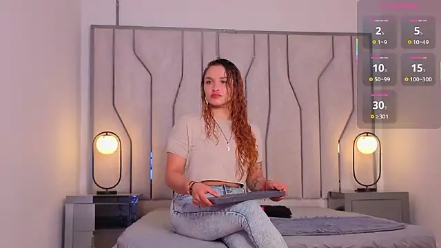 MAISE HILL1 online show from March 14, 4:07 am