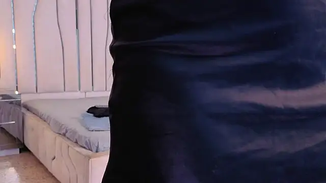 MAISE HILL1 online show from April 15, 1:15 pm