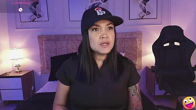 Snapshot of lyn_adamns chatting on March 18, 7:01 pm lyn adamns online show from March 18, 7:01 pm