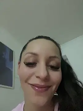 Snapshot of Chiara0102 chatting on May 5, 10:46 pm Chiara0102 online show from May 5, 10:46 pm