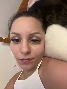 Snapshot of Chiara0102 chatting on May 31, 9:37 pm Chiara0102 online show from May 31, 9:37 pm