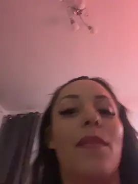 Snapshot of Chiara0102 chatting on May 18, 8:02 pm Chiara0102 online show from May 18, 8:02 pm