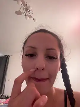Snapshot of Chiara0102 chatting on June 9, 4:30 pm Chiara0102 online show from June 9, 4:30 pm