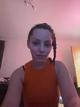Snapshot of Chiara0102 chatting on May 10, 9:49 pm Chiara0102 online show from May 10, 9:49 pm