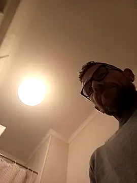 jonyfree1978 online show from December 19, 11:40 pm