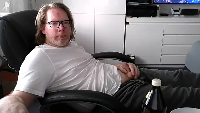 VSteph online show from April 18, 2:19 pm