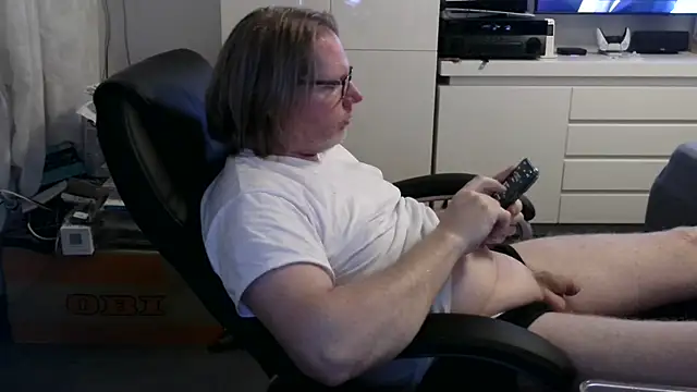 VSteph online show from April 22, 8:59 pm