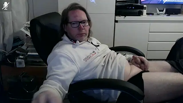 VSteph online show from March 31, 9:28 pm