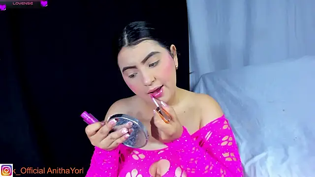 AnithaaYork online show from February 3, 12:21 pm