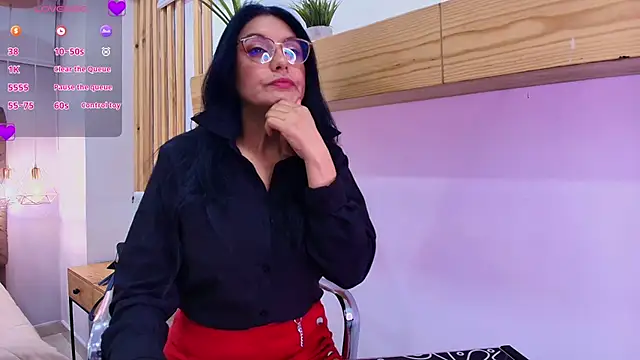 Snapshot of Zuzana21 chatting on May 14, 12:46 pm Zuzana21 online show from May 14, 12:46 pm