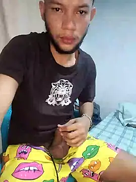 Snapshot of Zombra_42 chatting on December 11, 11:32 pm Zombra 42 online show from December 11, 11:32 pm