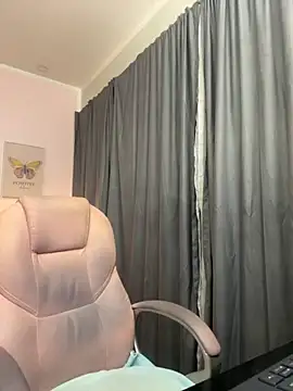 liss black online show from December 2, 4:14 am