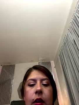 liss black online show from December 17, 2:38 am