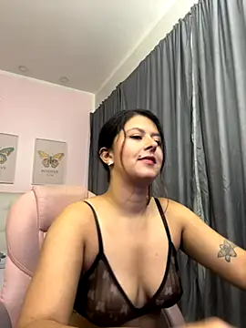 Snapshot of liss_black chatting on October 6, 4:02 am liss black online show from October 6, 4:02 am