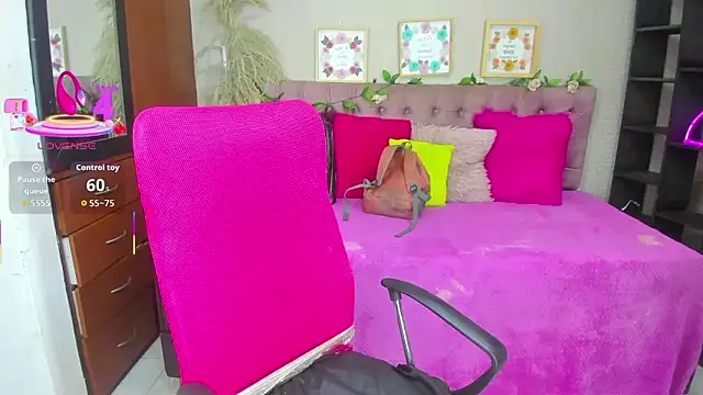 Lia Keen online show from November 5, 8:01 pm