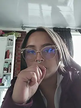 Snapshot of ambar_07 chatting on October 18, 9:28 pm ambar 07 online show from October 18, 9:28 pm