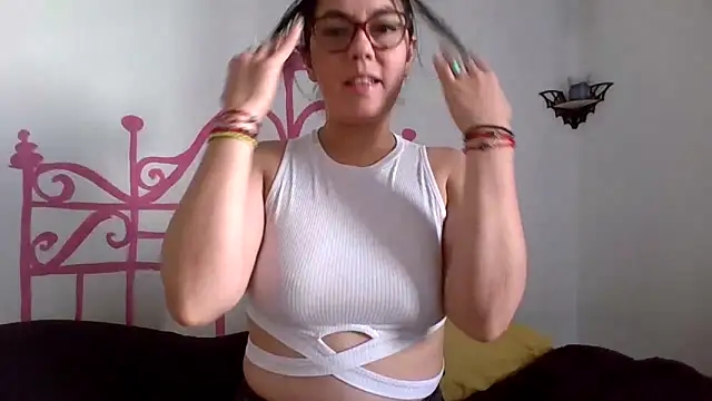 Snapshot of Tiramisu89 chatting on October 19, 8:11 pm Tiramisu89 online show from October 19, 8:11 pm