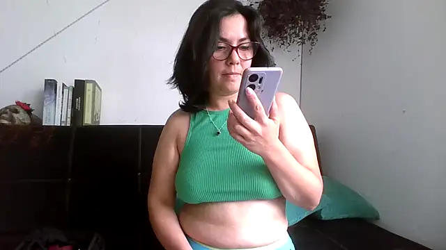 Snapshot of Tiramisu89 chatting on November 28, 9:15 pm Tiramisu89 online show from November 28, 9:15 pm