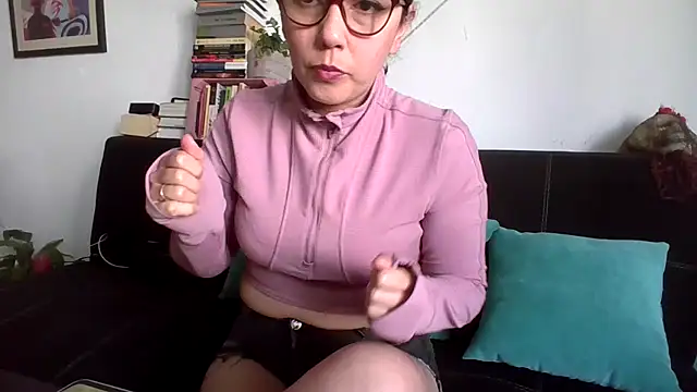 Snapshot of Tiramisu89 chatting on November 8, 6:00 pm Tiramisu89 online show from November 8, 6:00 pm