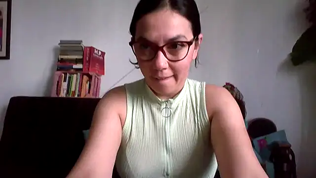 Snapshot of Tiramisu89 chatting on October 17, 8:32 pm Tiramisu89 online show from October 17, 8:32 pm