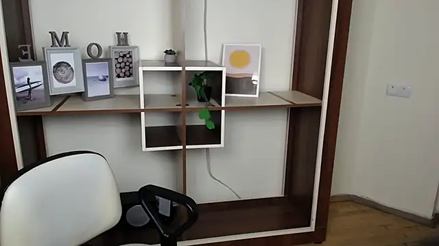 VanessaMay  online show from March 10, 6:23 pm