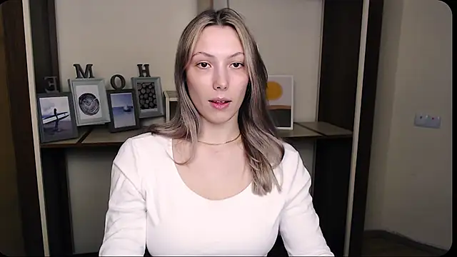 VanessaMay  online show from March 29, 4:41 pm