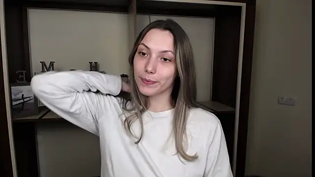 Snapshot of VanessaMay_ chatting on March 1, 6:19 pm VanessaMay online show from March 1, 6:19 pm