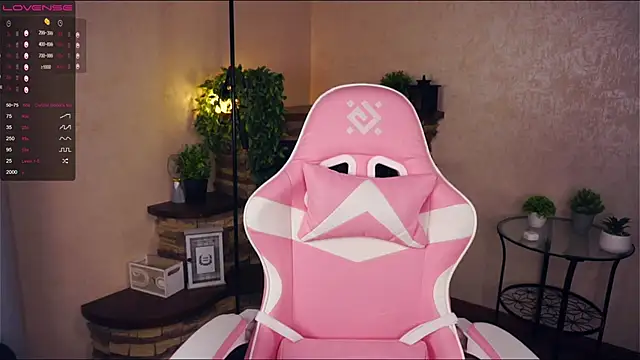 LynetBurby online show from March 14, 10:18 am