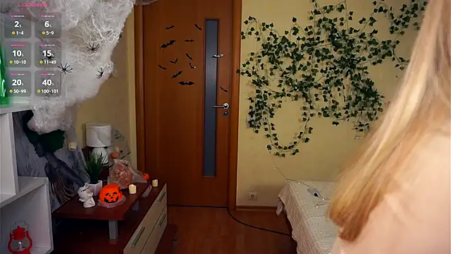 LynetBurby online show from October 30, 7:11 pm