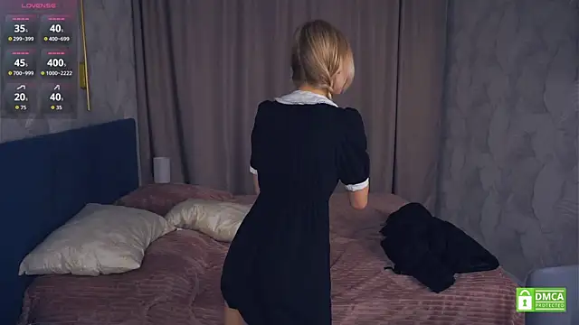 LynetBurby online show from September 25, 2:56 pm