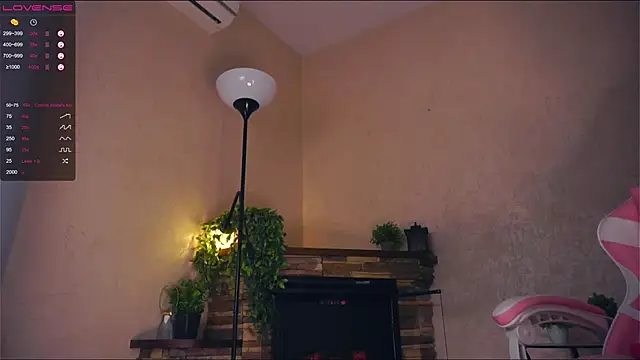 LynetBurby online show from March 19, 10:11 am