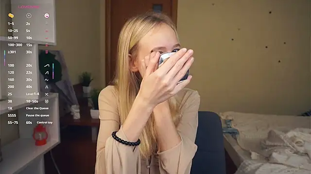 LynetBurby online show from October 23, 2:27 pm