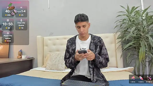 Snapshot of kieran_derek chatting on September 28, 3:35 am kieran derek online show from September 28, 3:35 am