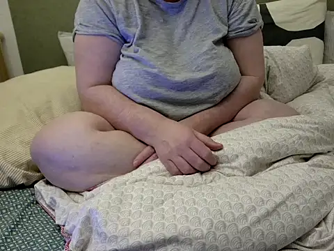 Snapshot of MarthaBriest chatting on February 18, 2:31 am MarthaBriest online show from February 18, 2:31 am