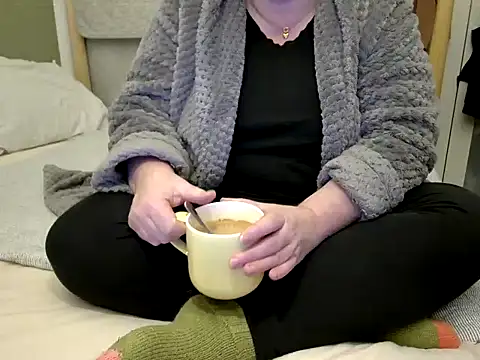 Snapshot of MarthaBriest chatting on February 28, 3:39 am MarthaBriest online show from February 28, 3:39 am