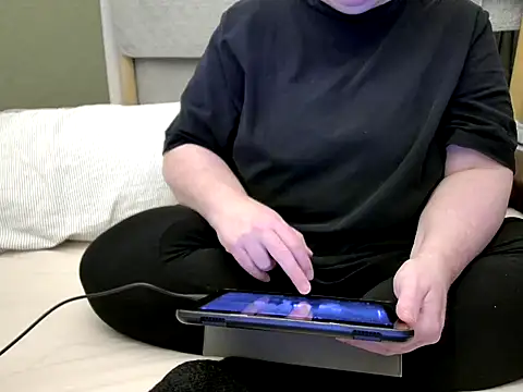 MarthaBriest online show from April 17, 2:14 am