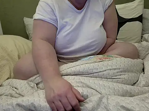 Snapshot of MarthaBriest chatting on February 15, 9:14 pm MarthaBriest online show from February 15, 9:14 pm