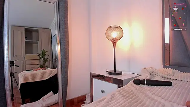 Snapshot of megansky18 chatting on February 19, 11:04 pm megansky18 online show from February 19, 11:04 pm